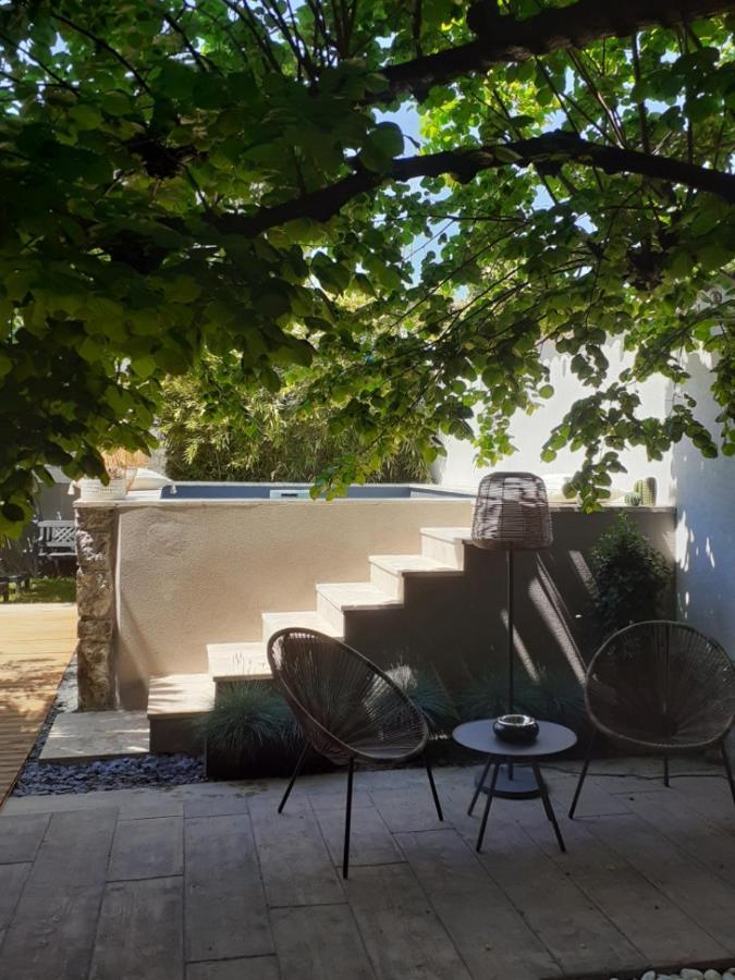 SOUS LE TILLEUL à RUOMS Exterior foto