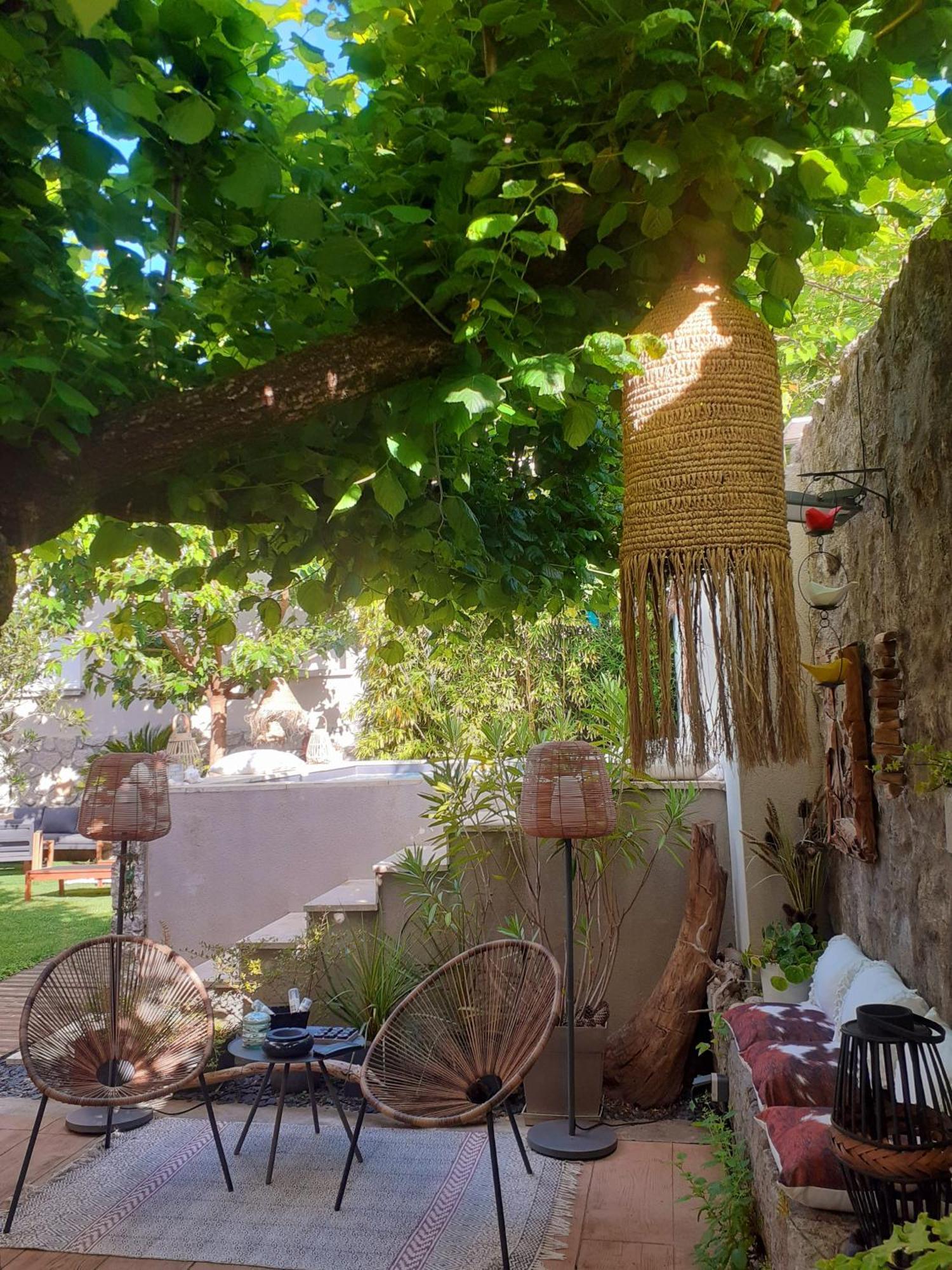 SOUS LE TILLEUL à RUOMS Exterior foto